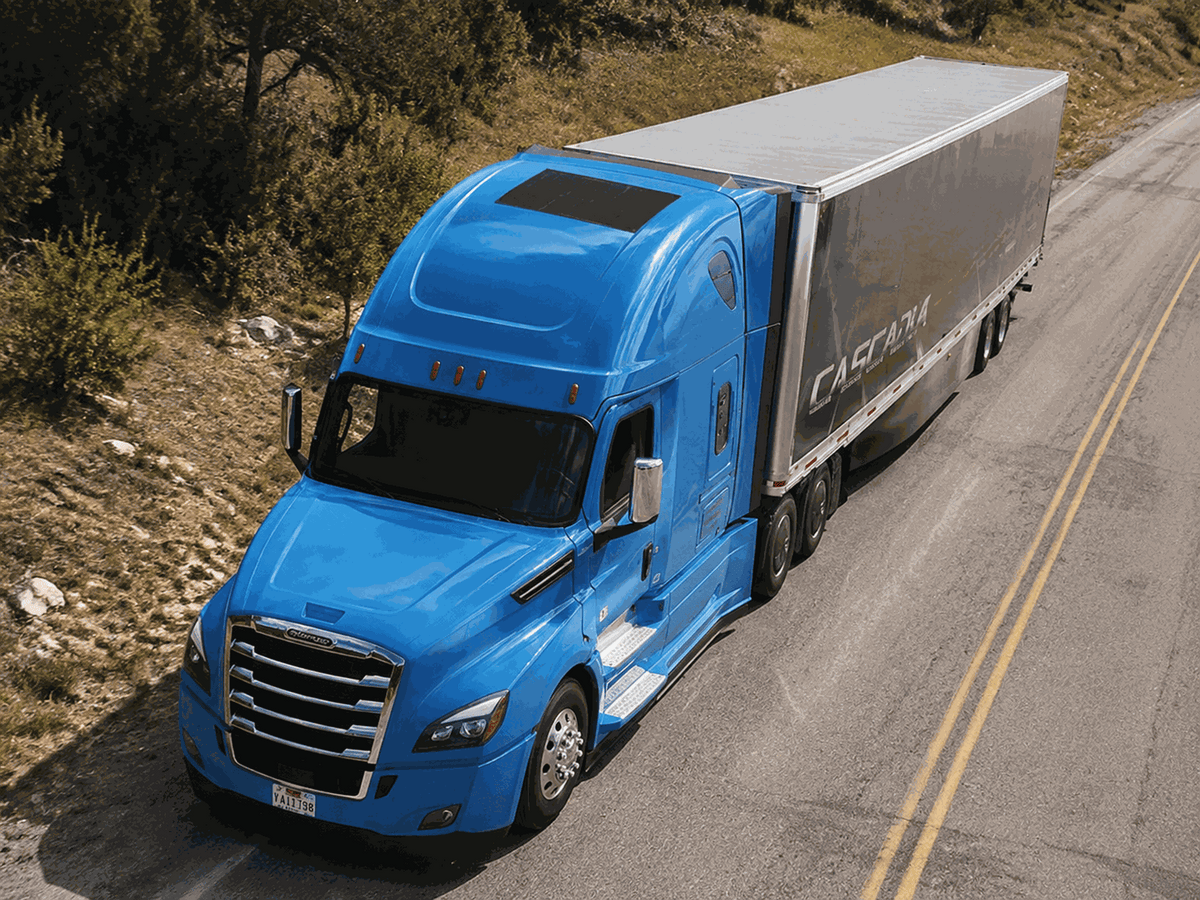 Freightliner Cascadia — Lensun commercial fleet solar solution
